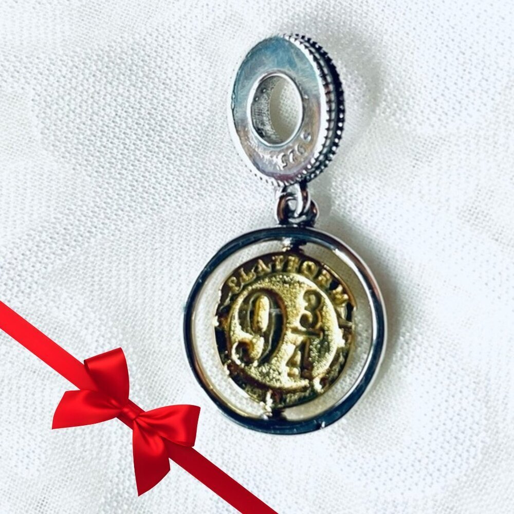 ⚡✨ NWOT Platform 9¾ & Hedwig Spinning Charm – Harry Potter Magic 🦉